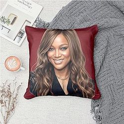 Tyra Banks - Media Mogul and Businesswoman Tyra Banks Pillows Cover