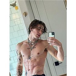 Vinnie Hacker Poster - Vinnie Hacker tatuaggio Poster RB1208 #ID8105