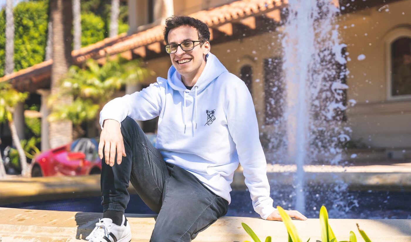 Unveiling the Pointcrow Shop: A Youtuber’s Ultimate Merch Hub!