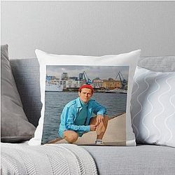 Willem Dafoe Throw Pillow