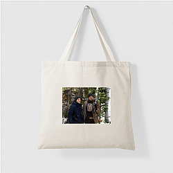 Wind River stars Jeremy Renner and Elizabeth Olsen Wind River Bags