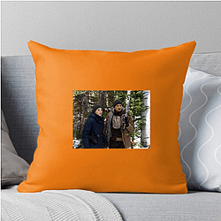 Wind River stars Jeremy Renner and Elizabeth Olsen Wind River Pillows Cover