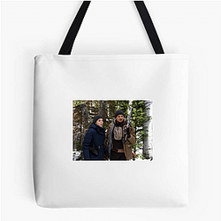 Wind River stars Jeremy Renner and Elizabeth Olsen Wind River Bags