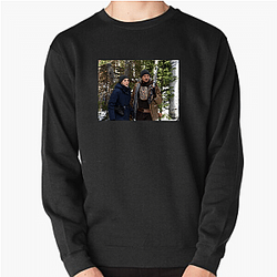 Wind River stars Jeremy Renner and Elizabeth Olsen Wind River Sweatshirts