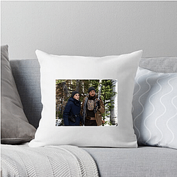 Wind River stars Jeremy Renner and Elizabeth Olsen Wind River Pillows Cover