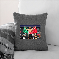 Knockout Artist Yair Rodriguez Pillows Cover