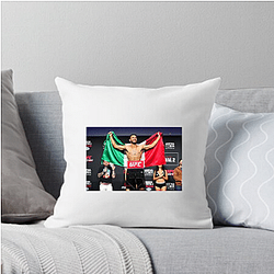 Knockout Artist Yair Rodriguez Pillows Cover
