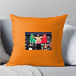 Knockout Artist Yair Rodriguez Pillows Cover