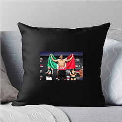 Knockout Artist Yair Rodriguez Pillows Cover