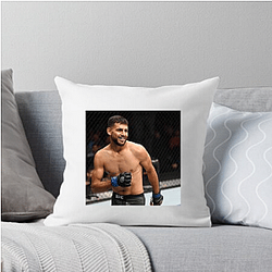 Dynamic Striker Yair Rodriguez Pillows Cover