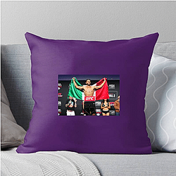Knockout Artist Yair Rodriguez Pillows Cover