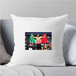 Knockout Artist Yair Rodriguez Pillows Cover