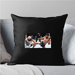 Featherweight Contender Yair Rodriguez Pillows Cover