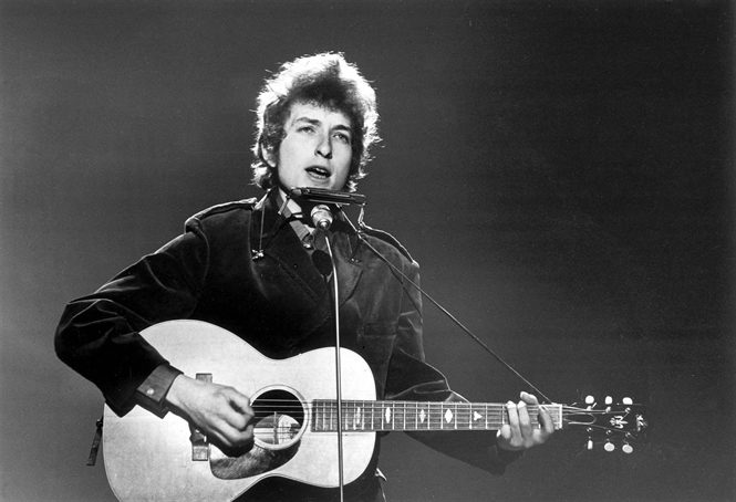 The Changing Sound of Bob Dylan: From Folk Icon to Electric Pioneer