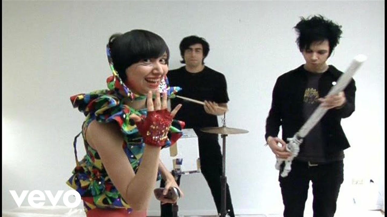 Yeah Yeah Yeahs Merchandise: 7 Must-Have Items for Every Fan