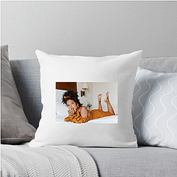 Indie Film Presence Zazie Beetz Pillows Cover