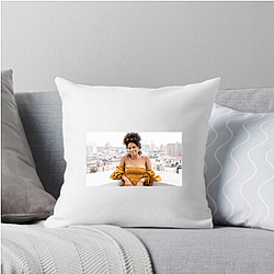 Silver Screen Trendsetter Zazie Beetz Pillows Cover