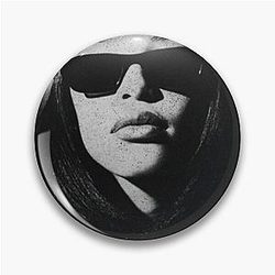 Iconic Aaliyah Tribute: Timeless R&B Legend
