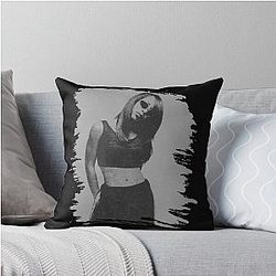 Iconic Aaliyah Tribute: Timeless R&B Legend Throw Pillow
