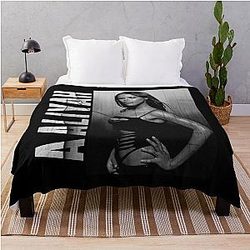 Iconic Aaliyah Tribute: Timeless R&B Legend Throw Blanket