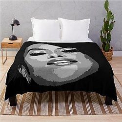 Iconic Aaliyah Tribute: A Timeless R B Legend Throw Blanket