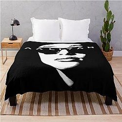 Iconic Aaliyah Tribute: Timeless R&B Legend Throw Blanket