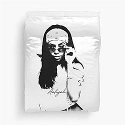 Iconic Aaliyah Tribute: Timeless R&B Legend Duvet Cover