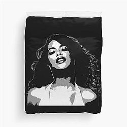 Iconic Aaliyah Tribute: Timeless R&B Legend