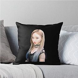 aespa - Winter Throw Pillow
