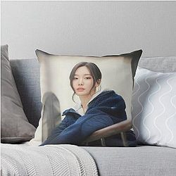Ningning Aespa Merch – Exclusive T-shirt Hoodie & Poster for Ningning Fans Throw Pillow