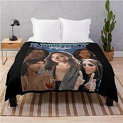 Aubrey Plaza Retro Style Throw Blanket