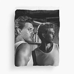 Austin Butler in the Mirror Duvet Cover