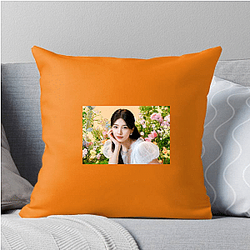 Red Carpet Queen Bae Suzy Pillows Cover