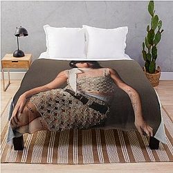 Beabadoobee Throw Blanket