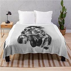 Beabadoobee poster Throw Blanket