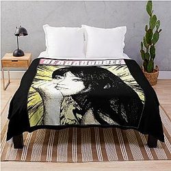 Beautiful Beabadoobee Throw Blanket