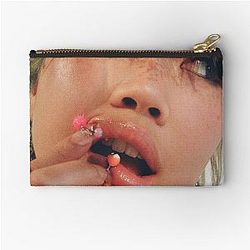 Beabadoobee poster Zipper Pouch