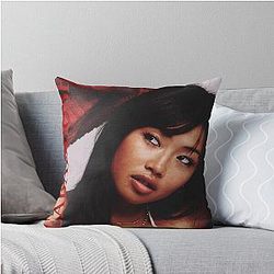 Beabadoobee Poster Throw Pillow