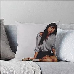 Beabadoobee quality poster Throw Pillow