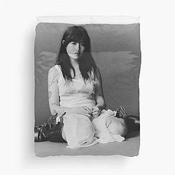 Beabadoobee Duvet Cover