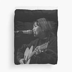 Beabadoobee Poster Duvet Cover