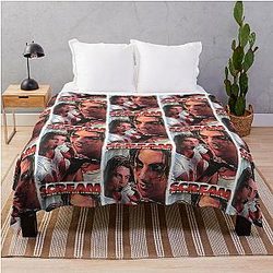 Scream Movie. Billy Loomis, Skeet Ulrich, Woans throw a blanket