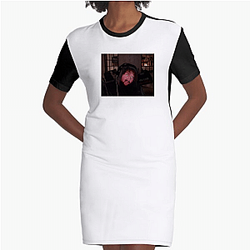 CaseOh streams games like Minecraft and horror titles Case Oh Dresses