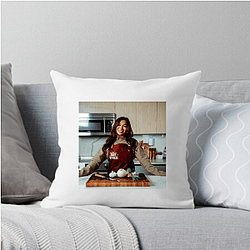 Cassie Yeung Merchandise Cassie Yeung Pillows Cover