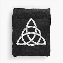 Charmed Triquetra Witches Knot Witch Symbol Drawing for Spiritual Women Duvet Cover