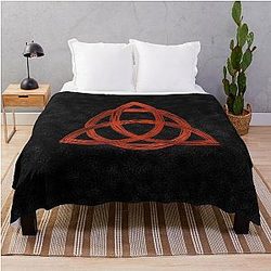 Red Triquetra Witches Knot Drawing for Spiritual Women Throw Blanket