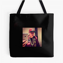 Cosculluela sings Reggaeton Cosculluela Bags