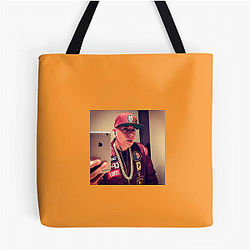 Cosculluela sings Reggaeton Cosculluela Bags