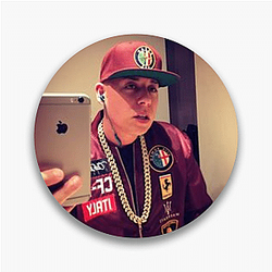 Cosculluela sings Reggaeton Cosculluela Pins