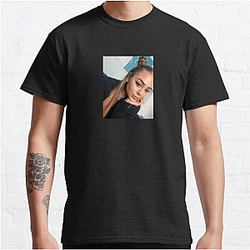 Red Carpet Queen Danna Paola T-Shirts